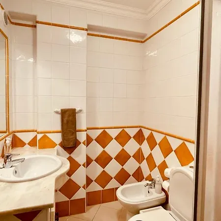 Bicos U By Check-in Portugal * אלבופיירה